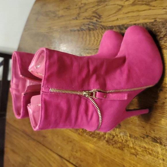 Pink heeled boots - Picture 1 of 3